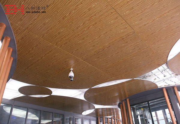 八和建材仿木紋鋁單板，點(diǎn)亮建筑的無限生機(jī)！